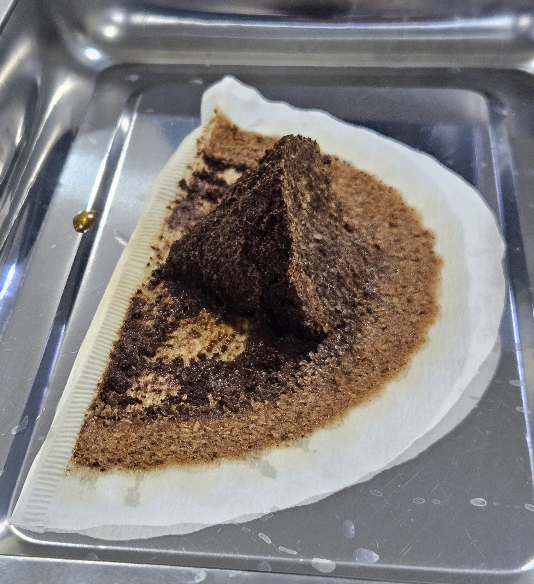 V60 cone filter on a scale, ready to brew at the Cusco coffee lab
